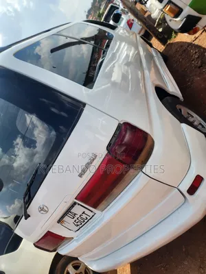 Toyota Regius 1998 White