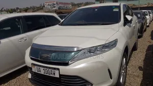 Toyota Harrier 2.0 2017 White
