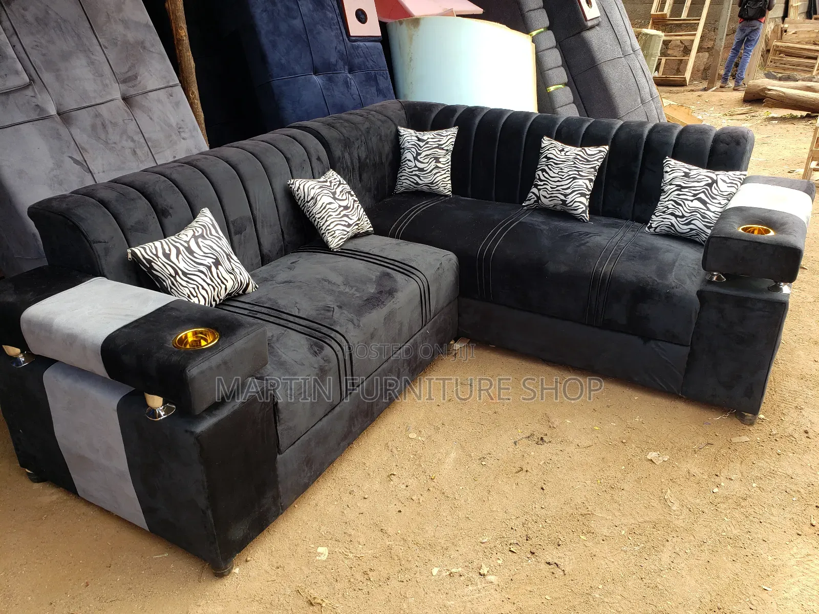Complet L Sofa Set Readily Available for Sale 6 Seater
