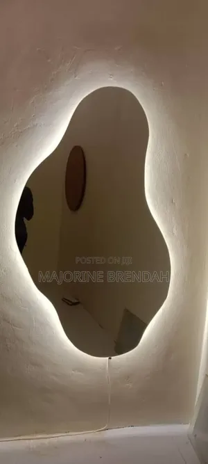 A Shapeless Mirror With Lights