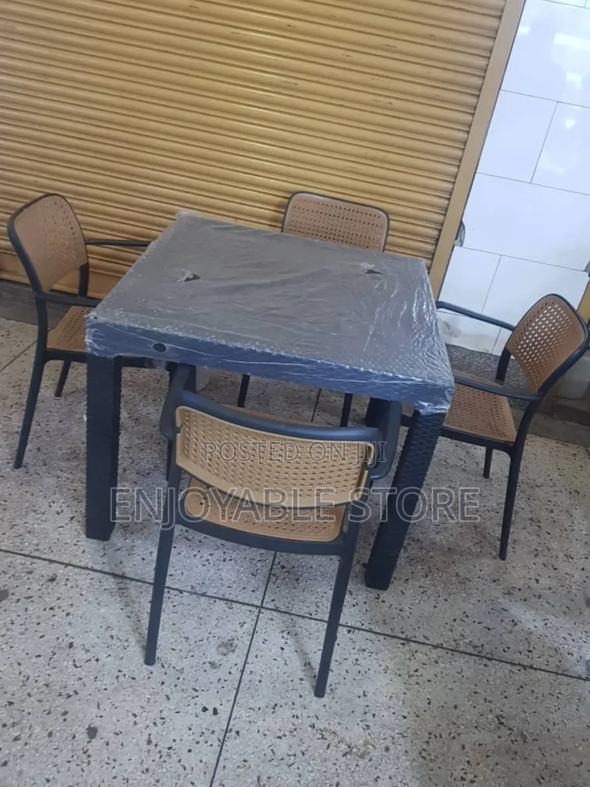 Modern Plastic Table and Chairs Modern Plastic Table and Chairs
