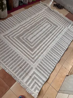 Center Table Smooth Carpets 150x200