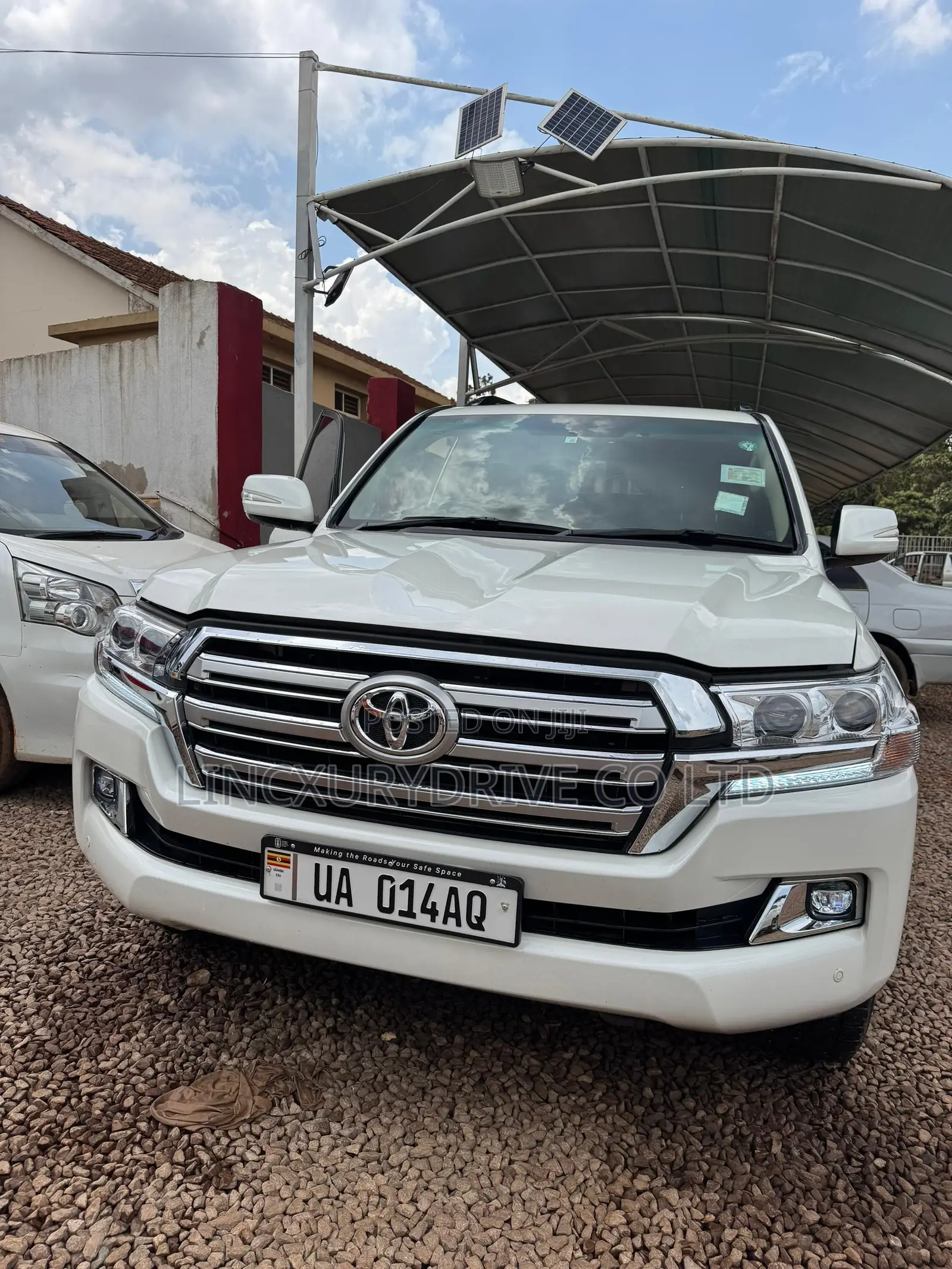 Landcruiser V8 Available for Hire