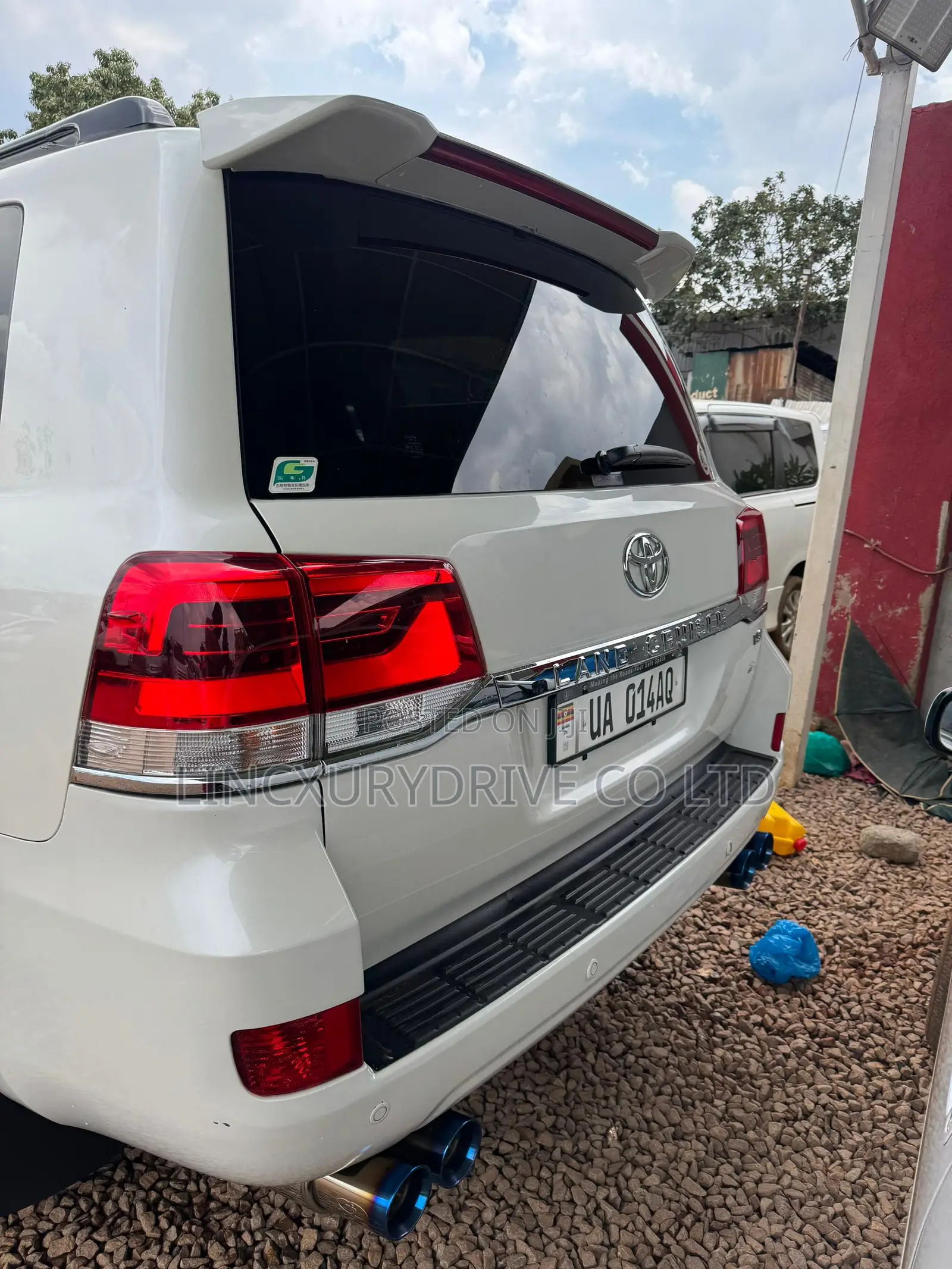 Landcruiser V8 Available for Hire