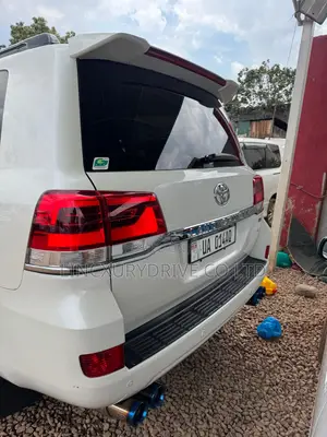 Landcruiser V8 Available for Hire