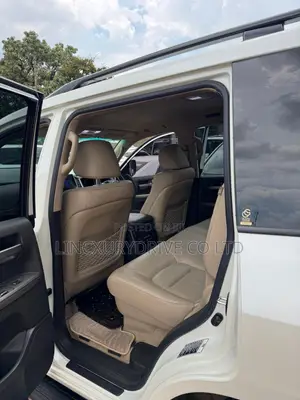 Landcruiser V8 Available for Hire