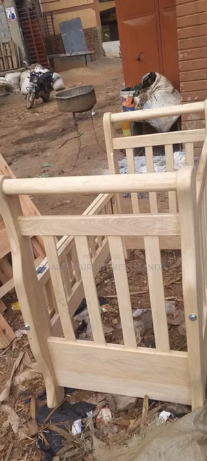 Wooden Baby Crib/Kids Bed