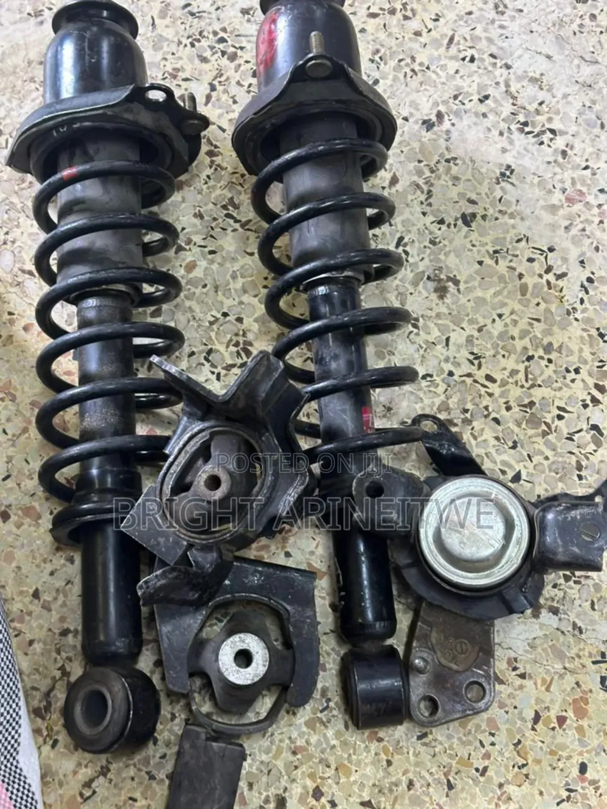 Rear Shock Absorbers and a Set of Engine Mountings for Corolla Spacio.