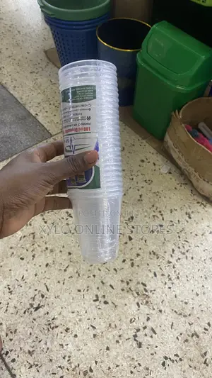 A Set of 25 Pieces Disposable Glasses With Covers 250mls