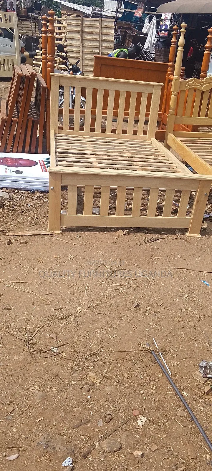 Double Bed Varnished 4*6 Bed
