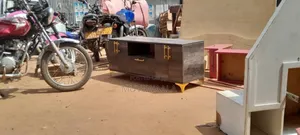 Um Tv Stand