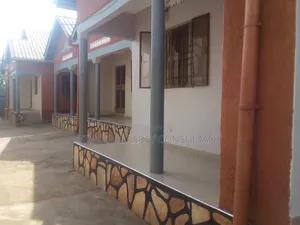 2bdrm Bungalow in Zana, Makindye for rent