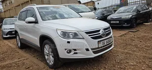 Volkswagen Tiguan 2011 White
