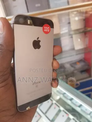 New Apple iPhone SE 32 GB Silver