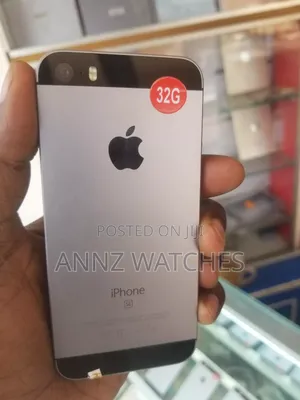 New Apple iPhone SE 32 GB Silver