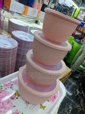 Round Stackable Plastic Food Storage Containers.