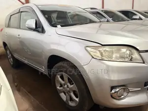 Toyota Vanguard 2010 Silver