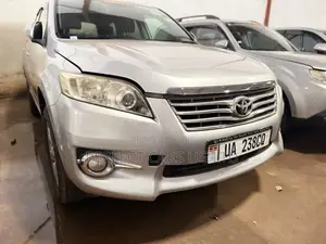 Toyota Vanguard 2010 Silver