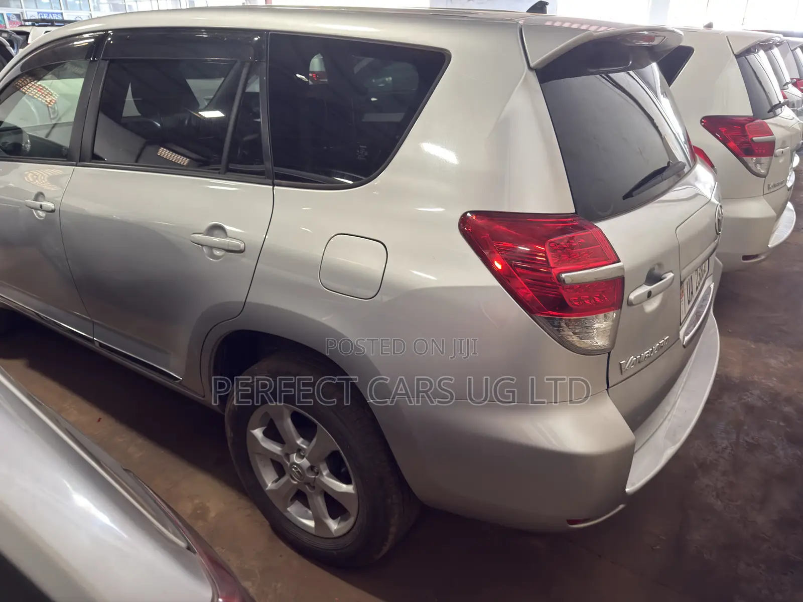 Toyota Vanguard 2010 Silver