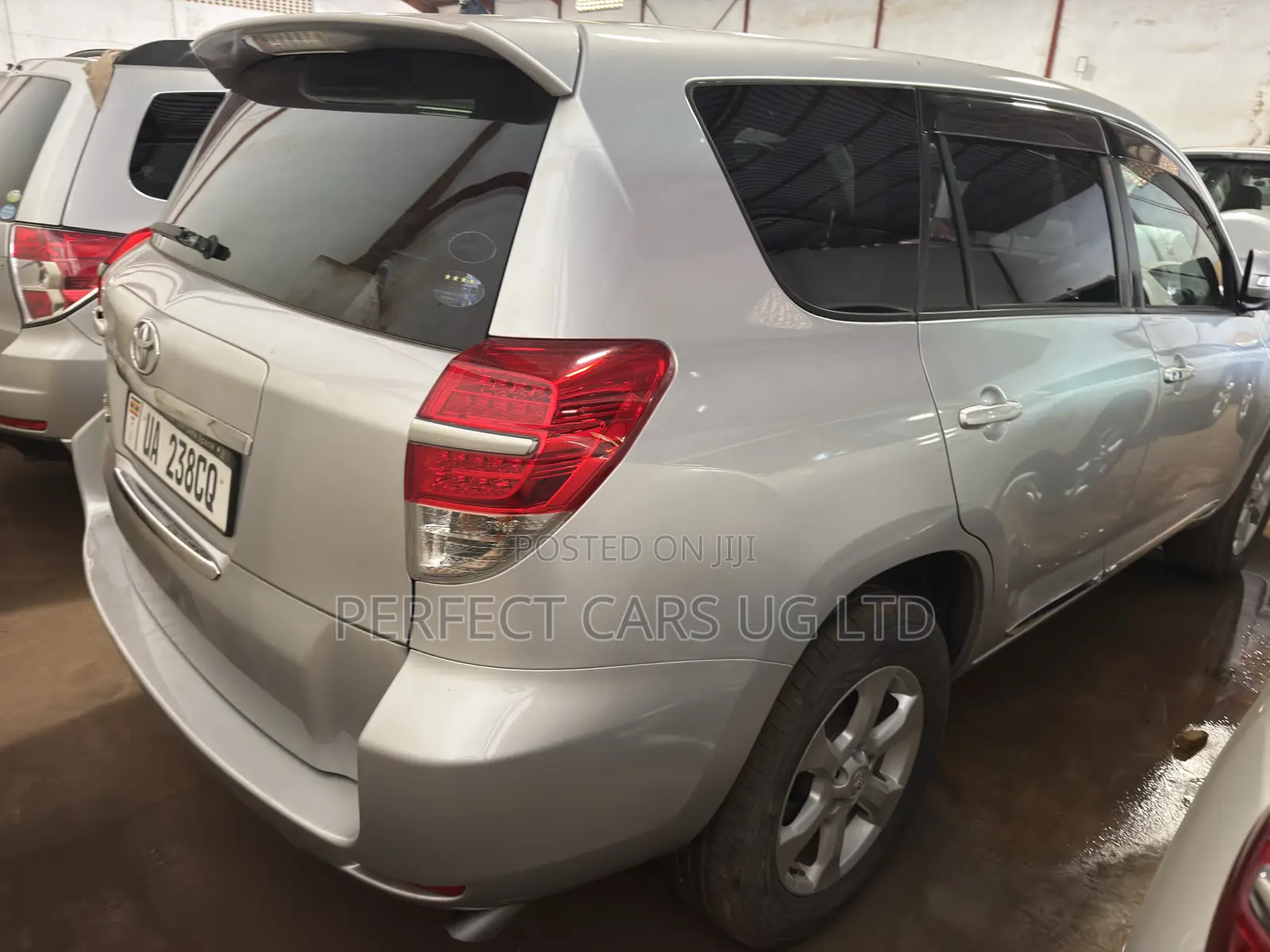Toyota Vanguard 2010 Silver