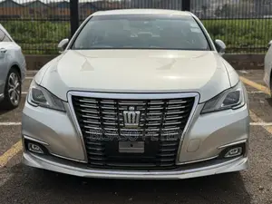 Toyota Crown 2015 Gold