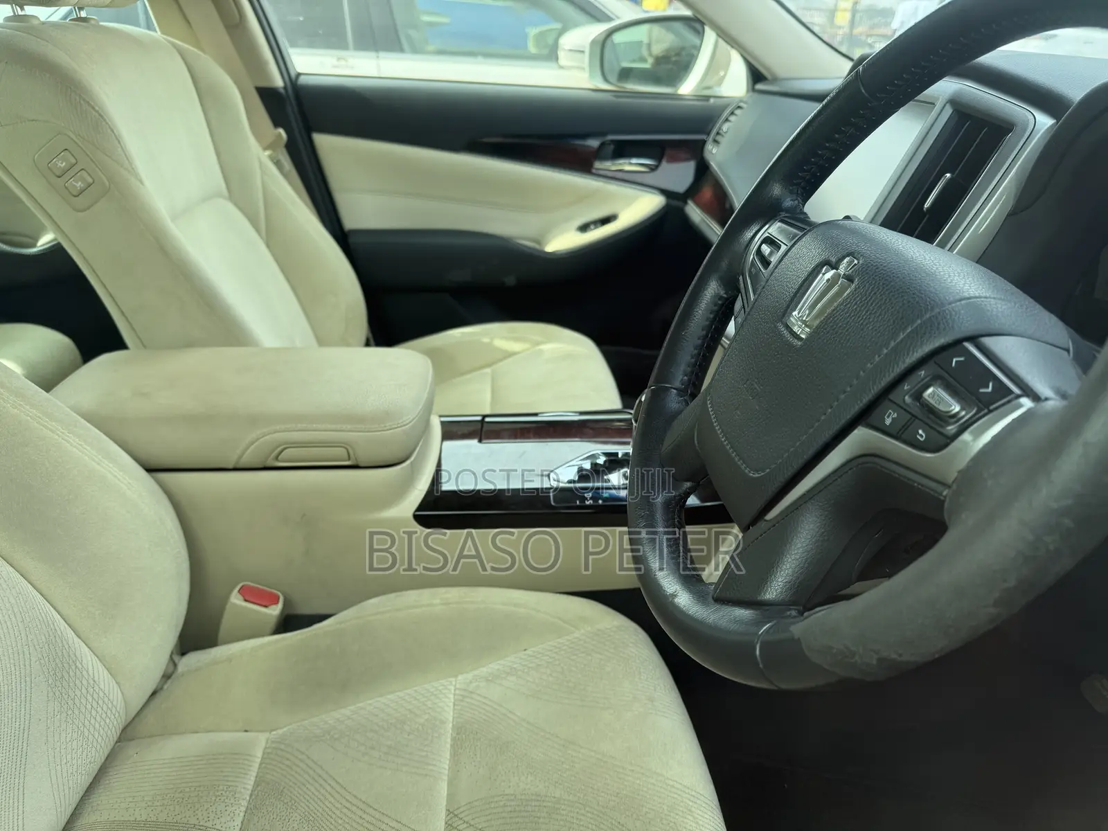 Toyota Crown 2015 Gold