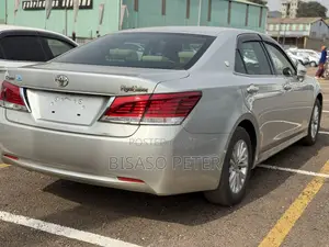 Toyota Crown 2015 Gold