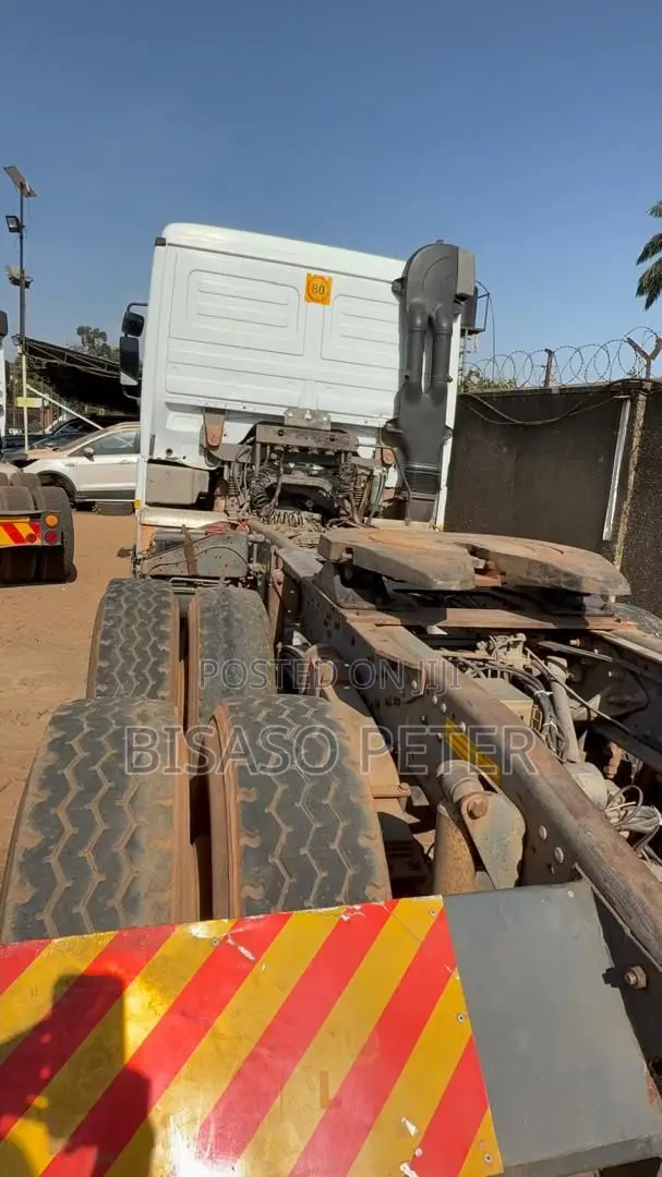 Actros Trailer Head
