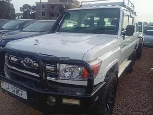 Toyota Land Cruiser 2017 White