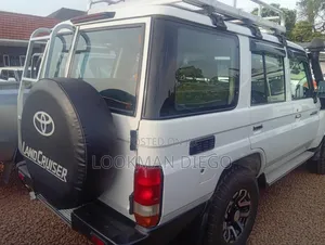 Toyota Land Cruiser 2017 White