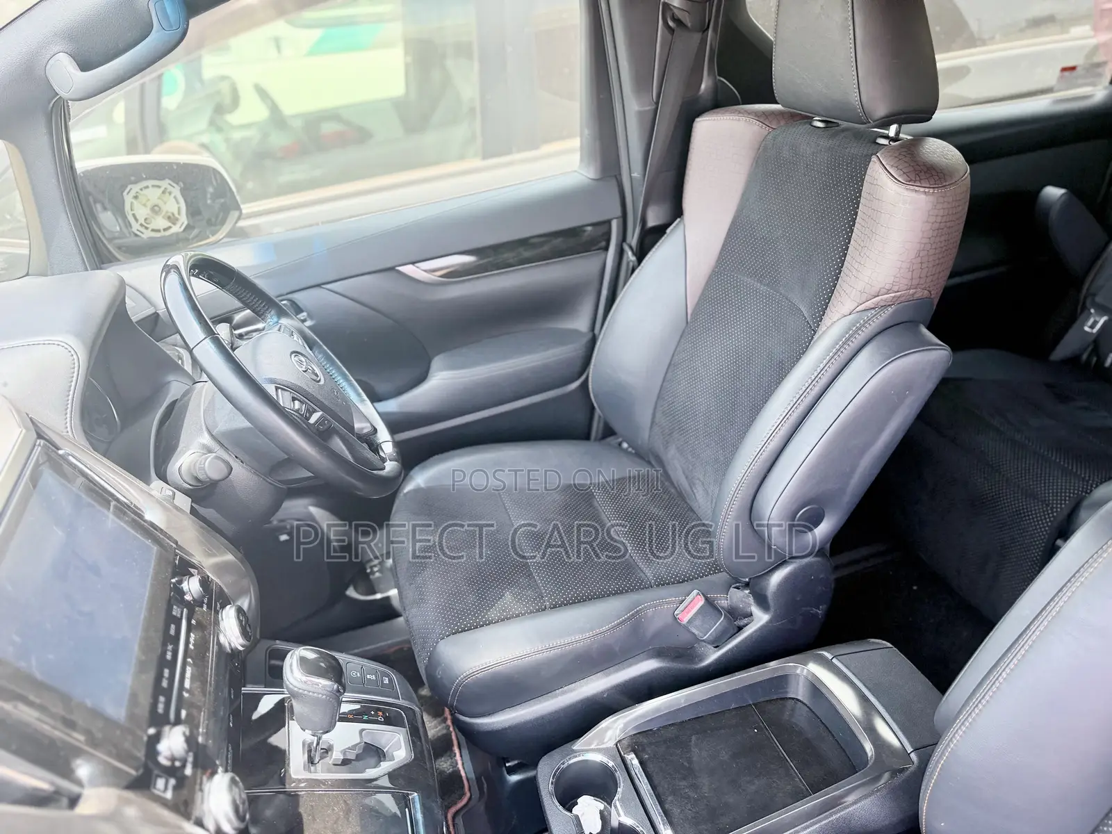 Toyota Alphard 2.5 Petrol AWD 2017 Off white