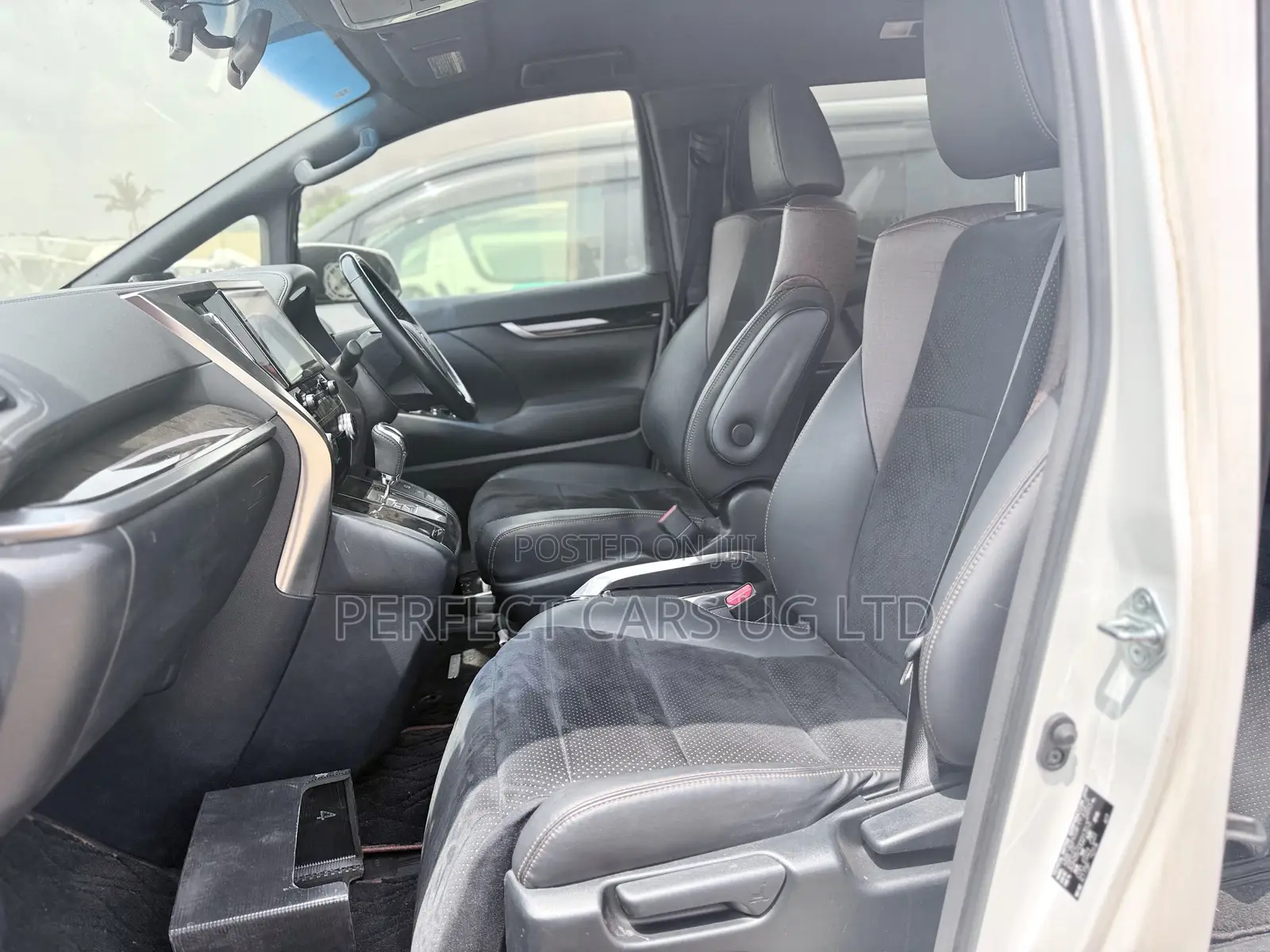 Toyota Alphard 2.5 Petrol AWD 2017 Off white