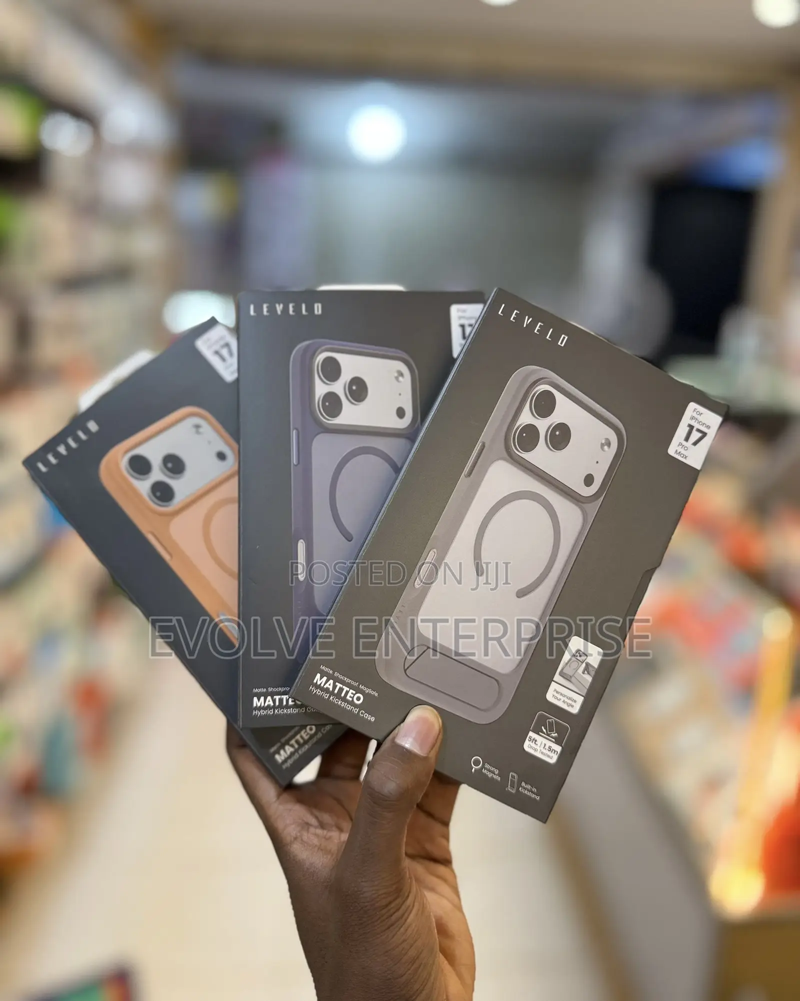 Levelo Matteo Case With Bottom Stand Grip for iPhone 17 Pro Max