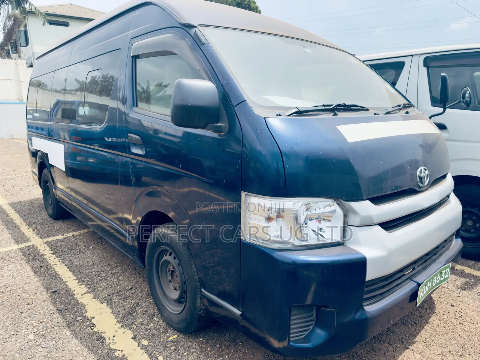 Toyota HiAce 2016 Blue