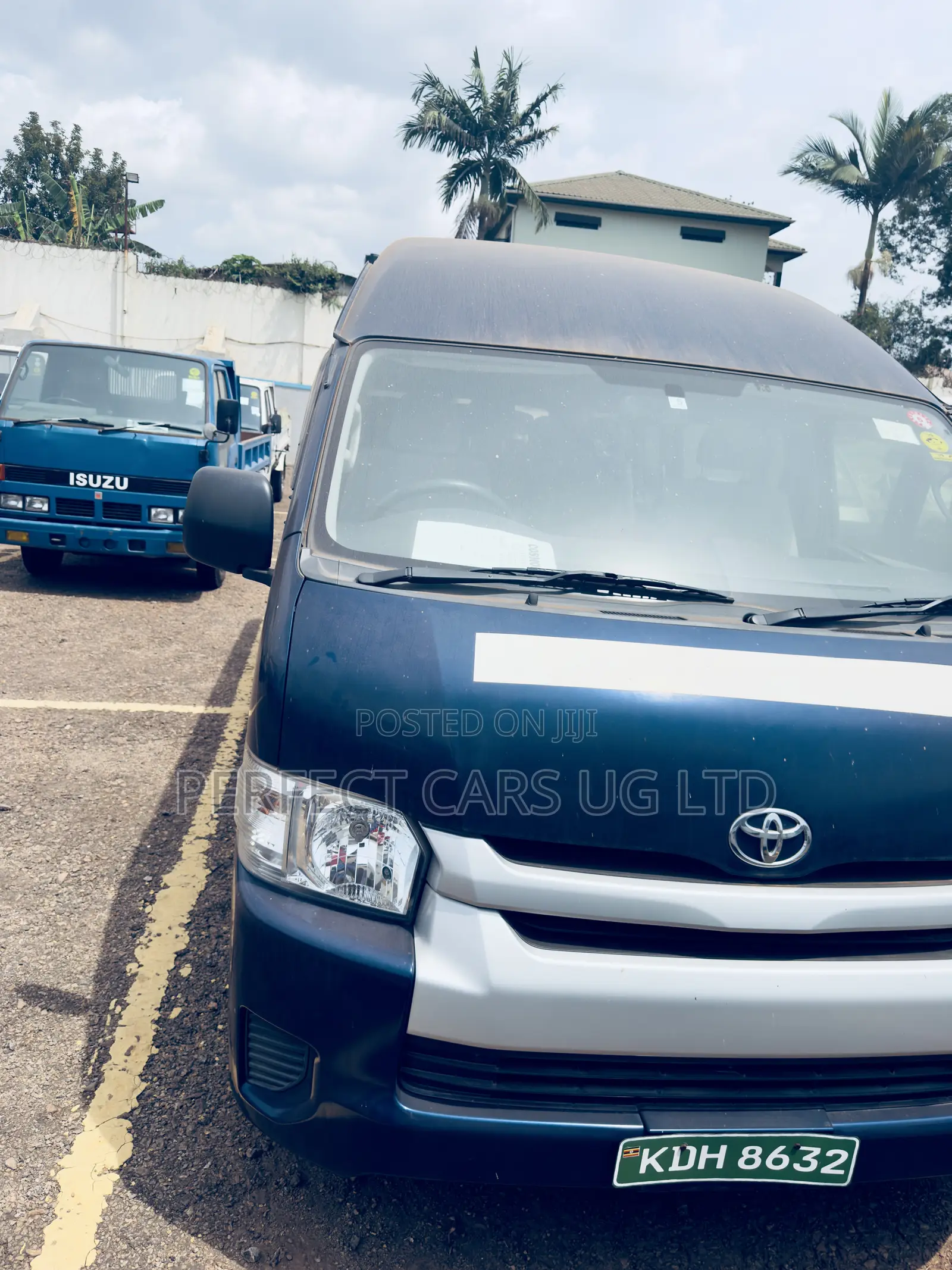 Toyota HiAce 2016 Blue