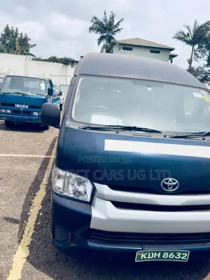 Toyota HiAce 2016 Blue