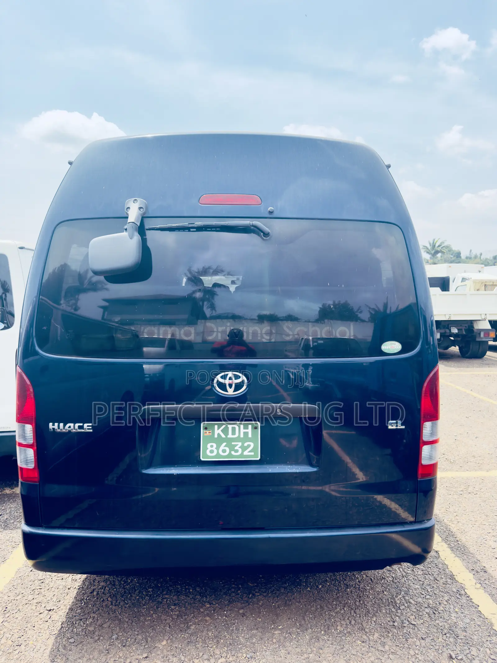 Toyota HiAce 2016 Blue