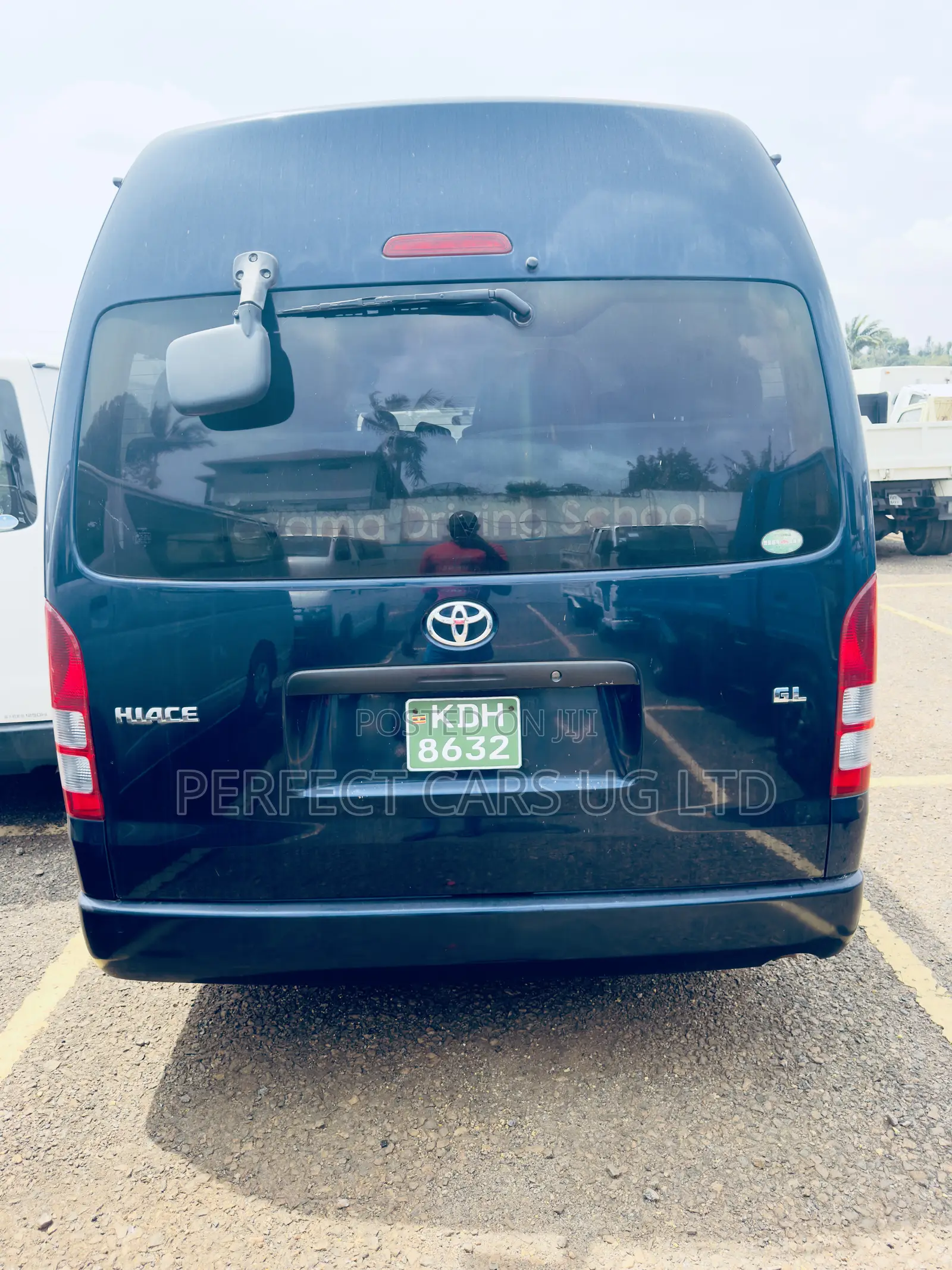 Toyota HiAce 2016 Blue