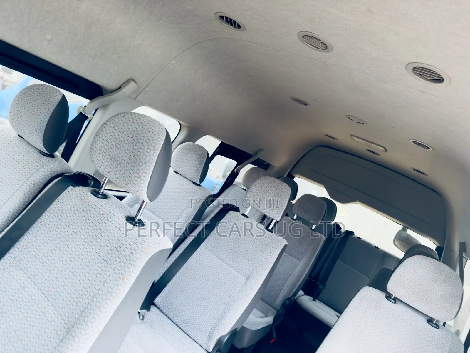 Toyota HiAce 2016 Blue