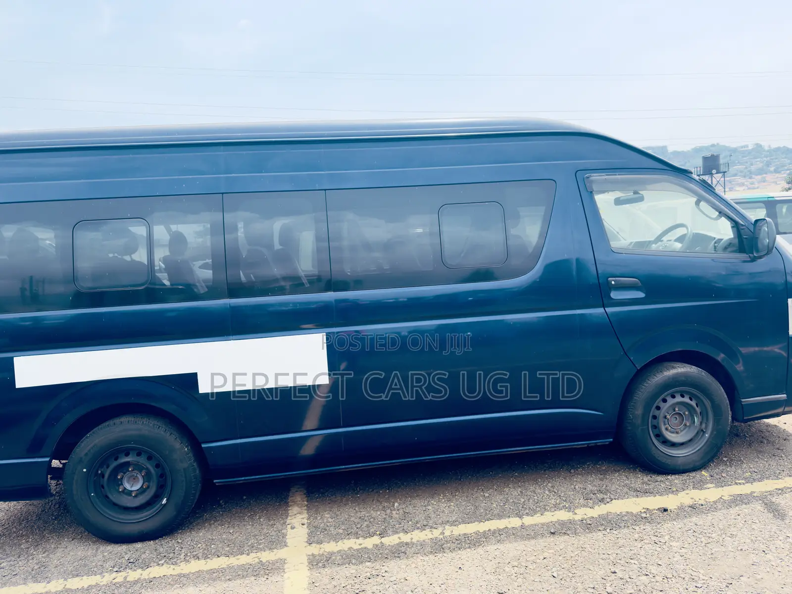 Toyota HiAce 2016 Blue