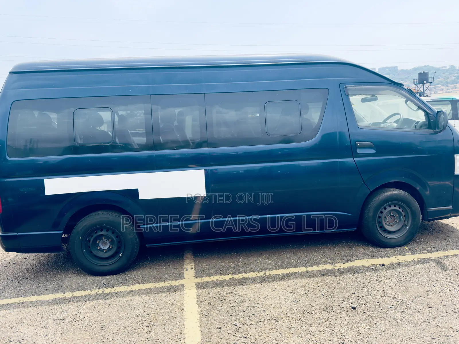 Toyota HiAce 2016 Blue