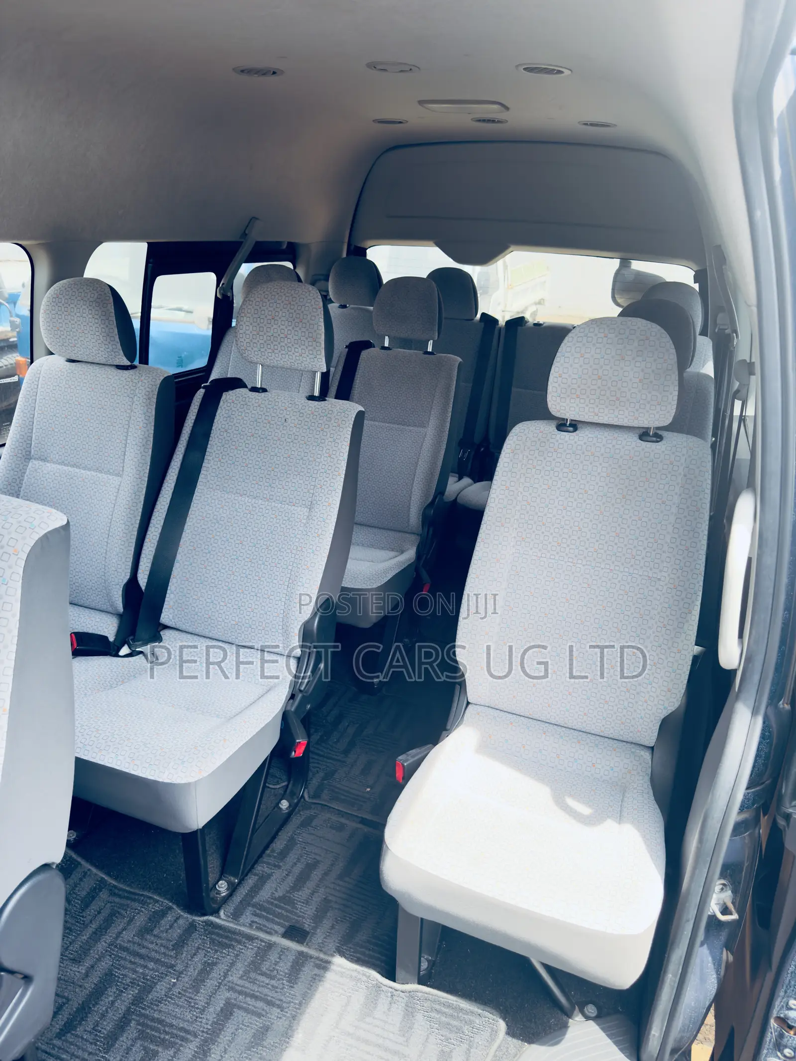 Toyota HiAce 2016 Blue