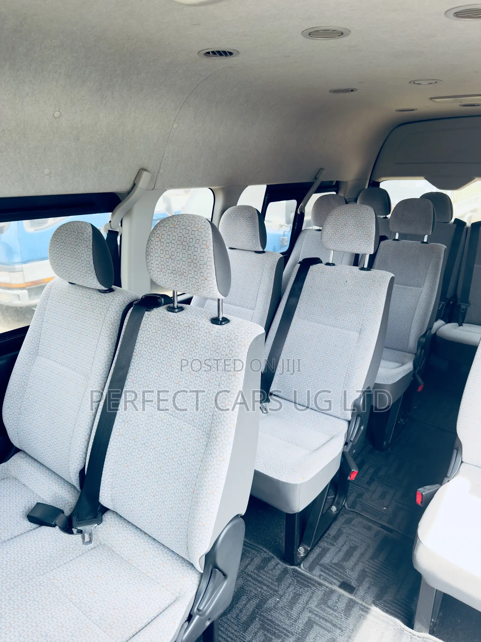 Toyota HiAce 2016 Blue