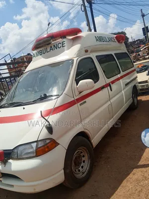 Toyota HiAce 2000 White