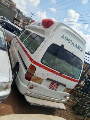 Toyota HiAce 2000 White