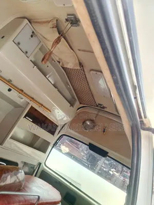Toyota HiAce 2000 White