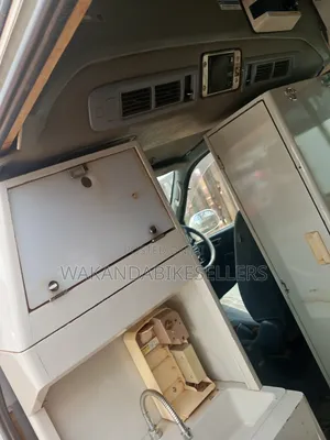 Toyota HiAce 2000 White