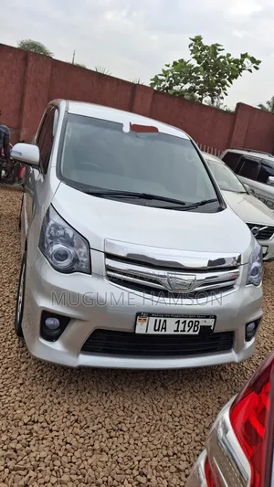Toyota Noah 2.0 143hp AWD (8 Seater) 2013 Silver