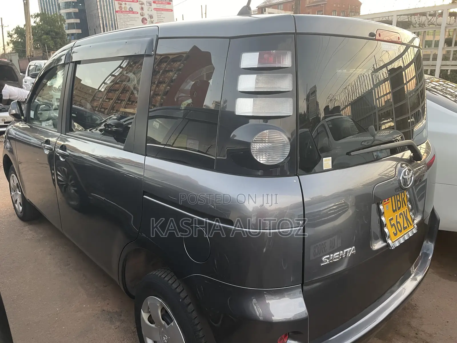 Toyota Sienta 2010 Gray