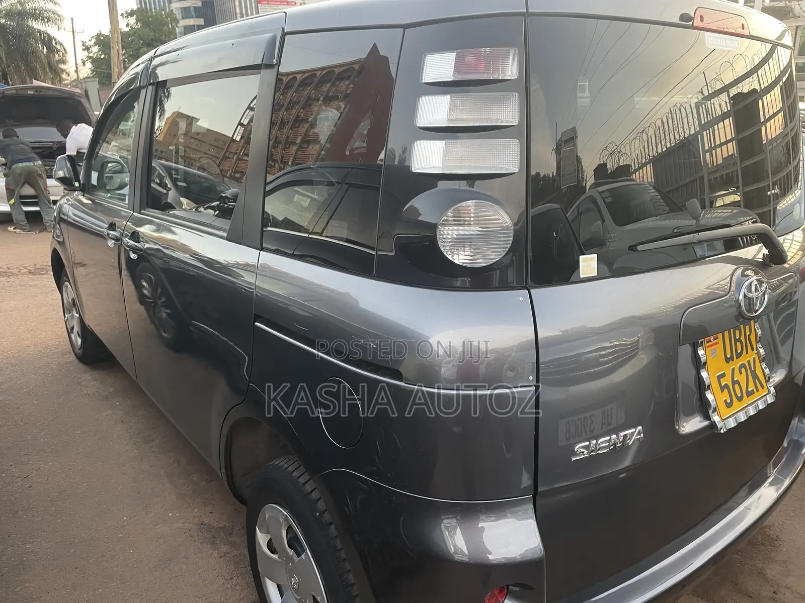 Toyota Sienta 2010 Gray